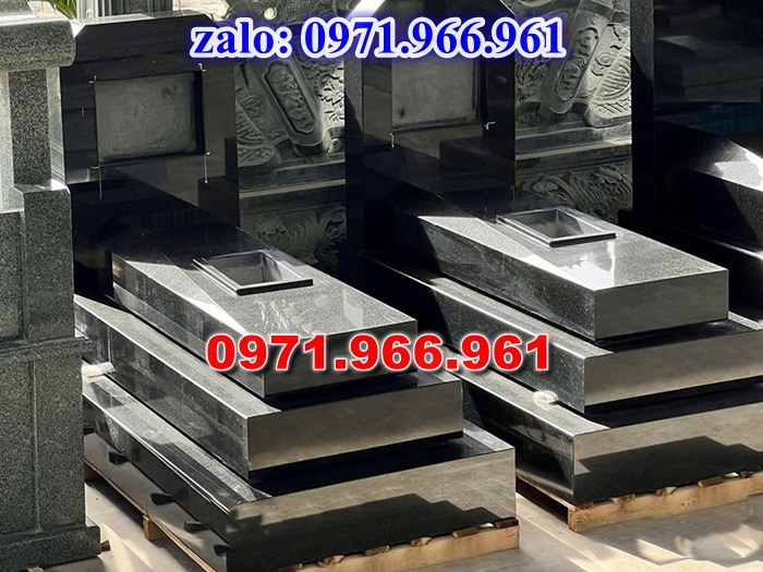 bia mộ đá xanh đẹp, giá bán mộ đá nguyên khối lắp sắp, địa chĩ nơi chỗ bán mộ đá hoa cương granite, kích thước mộ đá tự nhiên chuẩn phong thủy, thiết kế mộ đá trắng vàng theo yêu cầu, lắp đặt mộ đá cao cấp trọn gói theo yêu càu, mộ ông bà bố mẹ gia đình xây đá, mộ ốp đá xanh đen cẩm thạch, mẫu mộ đá đơn giản tam cấp không mái, mộ gia tộc song thân phu thê có mái che, kim tĩnh huyệt mộ bằng đá chôn tươi sang cát, nhà mồ mả để thề lưu giũ hũ lọ tro cốt, mộ sư bảo tháp ba năm bẩy chín tầng hình vuông lục lăng bát giác, mộ đôi tròn sang cát hỏa hung địa táng,