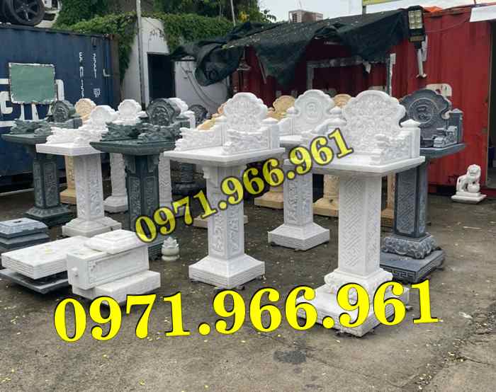 Ông Thiên , Thủy Thần , Địa Tạng , Bồ Tát , Phật , Trời Đất , Tiền Chủ, Chư Thiên , Chúa, Thần Tài , Vong Hồn , Hương Linh, Quan Thần Linh,