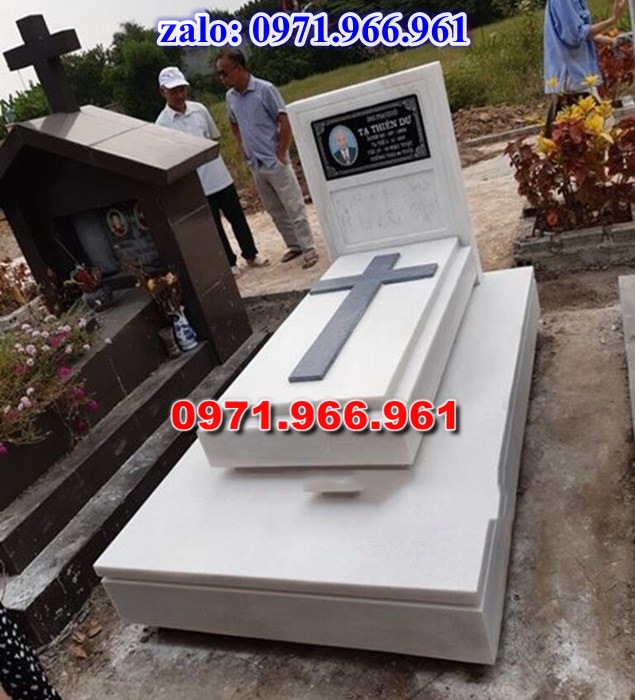 bia mộ đá xanh đẹp, giá bán mộ đá nguyên khối lắp sắp, địa chĩ nơi chỗ bán mộ đá hoa cương granite, kích thước mộ đá tự nhiên chuẩn phong thủy, thiết kế mộ đá trắng vàng theo yêu cầu, lắp đặt mộ đá cao cấp trọn gói theo yêu càu, mộ ông bà bố mẹ gia đình xây đá, mộ ốp đá xanh đen cẩm thạch, mẫu mộ đá đơn giản tam cấp không mái, mộ gia tộc song thân phu thê có mái che, kim tĩnh huyệt mộ bằng đá chôn tươi sang cát, nhà mồ mả để thề lưu giũ hũ lọ tro cốt, mộ sư bảo tháp ba năm bẩy chín tầng hình vuông lục lăng bát giác, mộ đôi tròn sang cát hỏa hung địa táng,