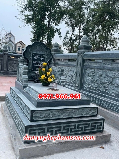 ia mộ đá xanh đẹp, giá bán mộ đá nguyên khối lắp sắp, địa chĩ nơi chỗ bán mộ đá hoa cương granite, kích thước mộ đá tự nhiên chuẩn phong thủy, thiết kế mộ đá trắng vàng theo yêu cầu, lắp đặt mộ đá cao cấp trọn gói theo yêu càu, mộ ông bà bố mẹ gia đình xây đá, mộ ốp đá xanh đen cẩm thạch, mẫu mộ đá đơn giản tam cấp không mái, mộ gia tộc song thân phu thê có mái che, kim tĩnh huyệt mộ bằng đá chôn tươi sang cát, nhà mồ mả để thề lưu giũ hũ lọ tro cốt, mộ sư bảo tháp ba năm bẩy chín tầng hình vuông lục lăng bát giác, mộ đôi tròn sang cát hỏa hung địa táng,