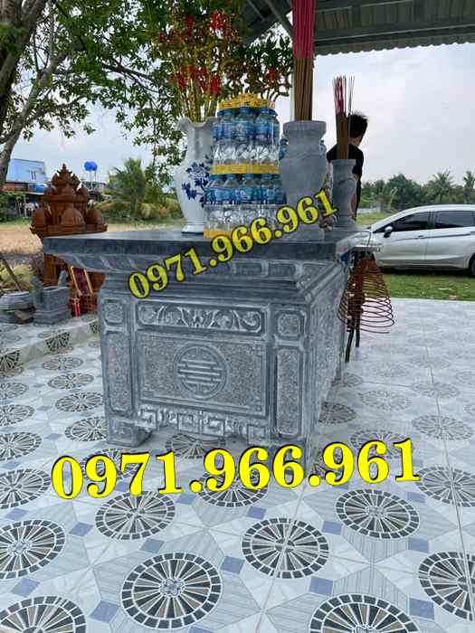 Ông Thiên , Thủy Thần , Địa Tạng , Bồ Tát , Phật , Trời Đất , Tiền Chủ, Chư Thiên , Chúa, Thần Tài , Vong Hồn , Hương Linh, Quan Thần Linh,