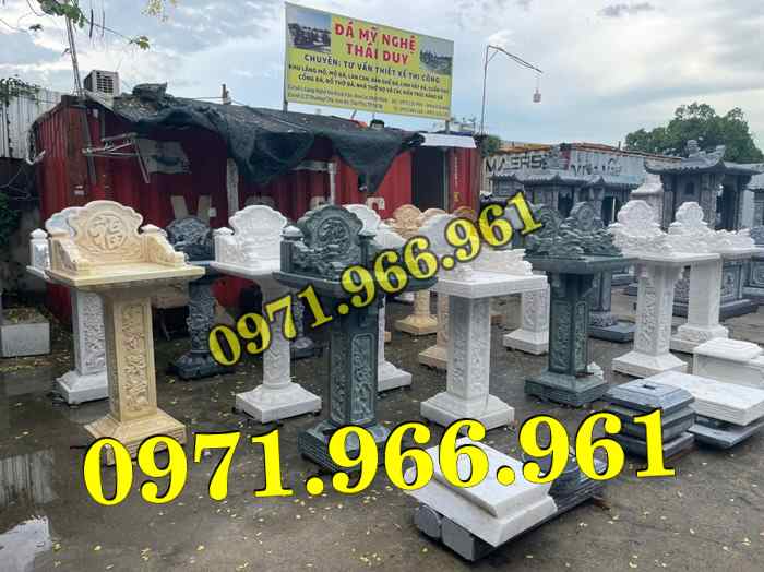 ông thiên, thần linh, cửu trùng thiên, ông địa, thần tài, mẫu bán thiên, địa tạng vương, phật, bồ tát, sơn thần, thần núi, cây cổ thụ, hà bá, thần sông, ông tà, hương linh, vong cô hồn, gia đình,dòng họ, nghĩa trang, cô cậu, ông hổ