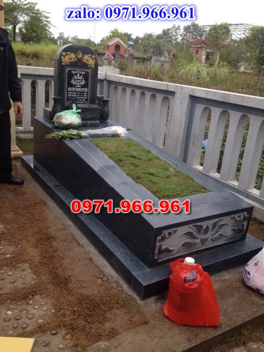 bia mộ đá xanh đẹp, giá bán mộ đá nguyên khối lắp sắp, địa chĩ nơi chỗ bán mộ đá hoa cương granite, kích thước mộ đá tự nhiên chuẩn phong thủy, thiết kế mộ đá trắng vàng theo yêu cầu, lắp đặt mộ đá cao cấp trọn gói theo yêu càu, mộ ông bà bố mẹ gia đình xây đá, mộ ốp đá xanh đen cẩm thạch, mẫu mộ đá đơn giản tam cấp không mái, mộ gia tộc song thân phu thê có mái che, kim tĩnh huyệt mộ bằng đá chôn tươi sang cát, nhà mồ mả để thề lưu giũ hũ lọ tro cốt, mộ sư bảo tháp ba năm bẩy chín tầng hình vuông lục lăng bát giác, mộ đôi tròn sang cát hỏa hung địa táng,