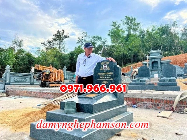 bia mộ đá xanh đẹp, giá bán mộ đá nguyên khối lắp sắp, địa chĩ nơi chỗ bán mộ đá hoa cương granite, kích thước mộ đá tự nhiên chuẩn phong thủy, thiết kế mộ đá trắng vàng theo yêu cầu, lắp đặt mộ đá cao cấp trọn gói theo yêu càu, mộ ông bà bố mẹ gia đình xây đá, mộ ốp đá xanh đen cẩm thạch, mẫu mộ đá đơn giản tam cấp không mái, mộ gia tộc song thân phu thê có mái che, kim tĩnh huyệt mộ bằng đá chôn tươi sang cát, nhà mồ mả để thề lưu giũ hũ lọ tro cốt, mộ sư bảo tháp ba năm bẩy chín tầng hình vuông lục lăng bát giác, mộ đôi tròn sang cát hỏa hung địa táng,