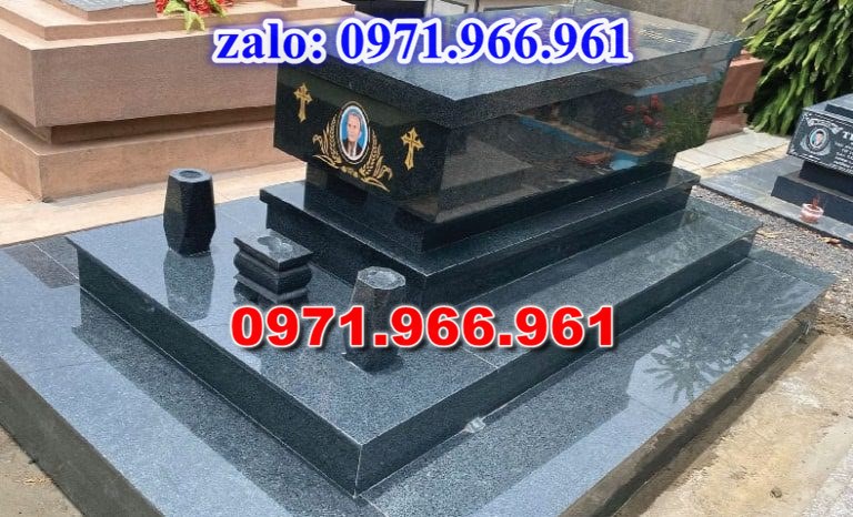 bia mộ đá xanh đẹp, giá bán mộ đá nguyên khối lắp sắp, địa chĩ nơi chỗ bán mộ đá hoa cương granite, kích thước mộ đá tự nhiên chuẩn phong thủy, thiết kế mộ đá trắng vàng theo yêu cầu, lắp đặt mộ đá cao cấp trọn gói theo yêu càu, mộ ông bà bố mẹ gia đình xây đá, mộ ốp đá xanh đen cẩm thạch, mẫu mộ đá đơn giản tam cấp không mái, mộ gia tộc song thân phu thê có mái che, kim tĩnh huyệt mộ bằng đá chôn tươi sang cát, nhà mồ mả để thề lưu giũ hũ lọ tro cốt, mộ sư bảo tháp ba năm bẩy chín tầng hình vuông lục lăng bát giác, mộ đôi tròn sang cát hỏa hung địa táng,