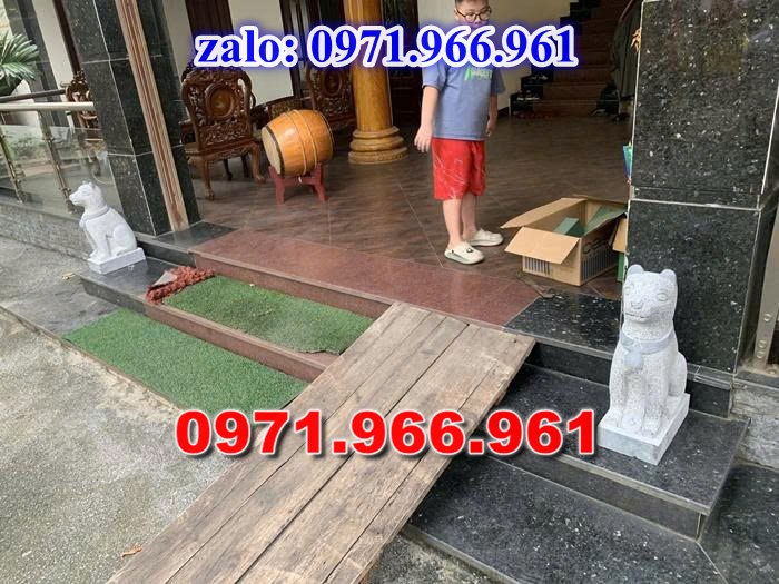 chó đá phong thủy trước nhà, chó đá trấn trạch lăng mộ nhà thờ, chó đá nguyên khối chạm điêu khắc, tượng chó đá cổ trước chùa từ đường miếu,  ngoài chùa, cửa đình, nhà thờ dòng họ gia đình, linh thiêng, được điêu khắc tinh sảo, bằng đá xanh ninh bình, đá thanh hóa, đá trắng, đá vàng, đá thạch anh, đá granite, theo yêu cầu của khách hàng