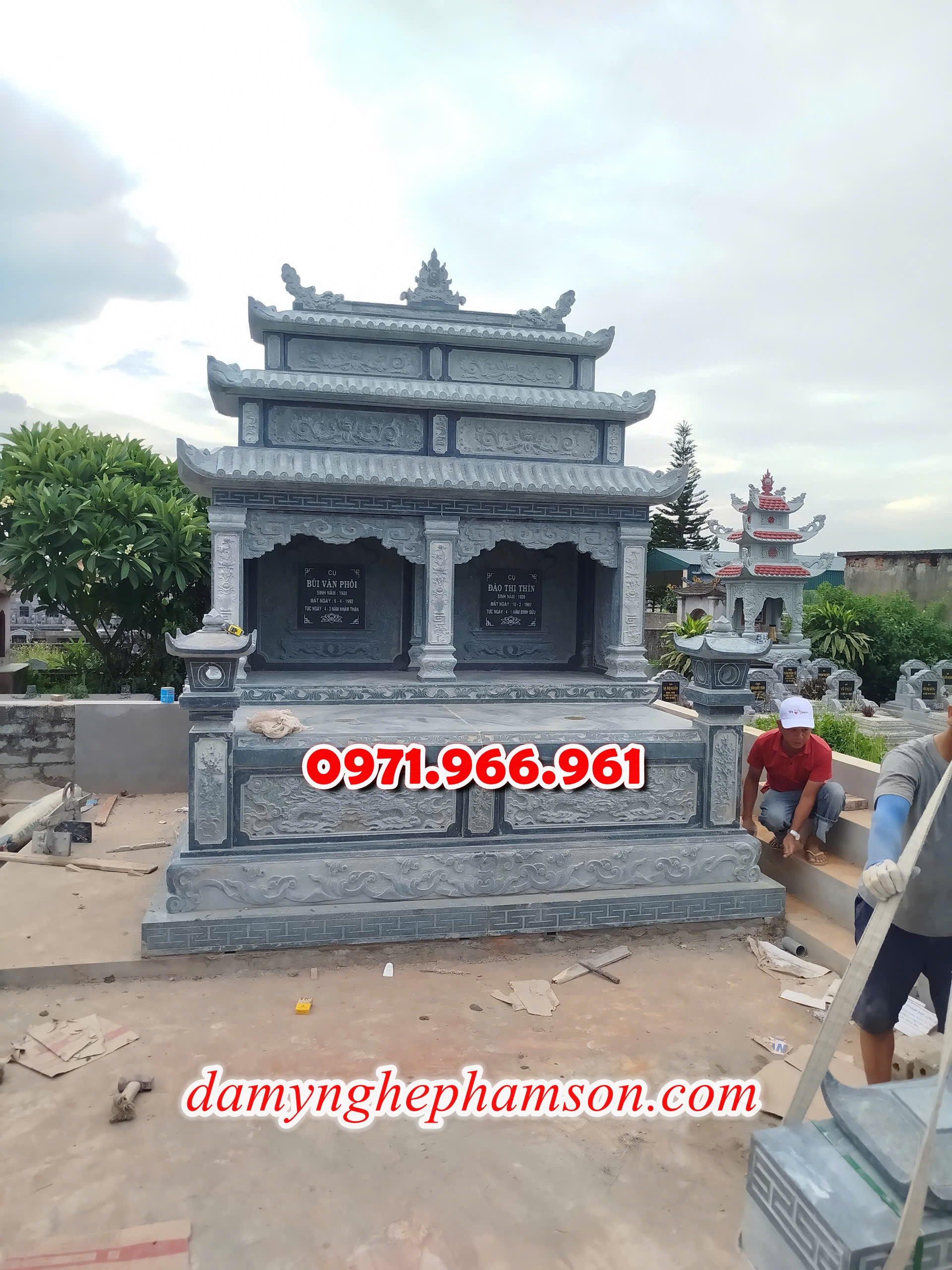 bia mộ đá xanh đẹp, giá bán mộ đá nguyên khối lắp sắp, địa chĩ nơi chỗ bán mộ đá hoa cương granite, kích thước mộ đá tự nhiên chuẩn phong thủy, thiết kế mộ đá trắng vàng theo yêu cầu, lắp đặt mộ đá cao cấp trọn gói theo yêu càu, mộ ông bà bố mẹ gia đình xây đá, mộ ốp đá xanh đen cẩm thạch, mẫu mộ đá đơn giản tam cấp không mái, mộ gia tộc song thân phu thê có mái che, kim tĩnh huyệt mộ bằng đá chôn tươi sang cát, nhà mồ mả để thề lưu giũ hũ lọ tro cốt, mộ sư bảo tháp ba năm bẩy chín tầng hình vuông lục lăng bát giác, mộ đôi tròn sang cát hỏa hung địa táng,