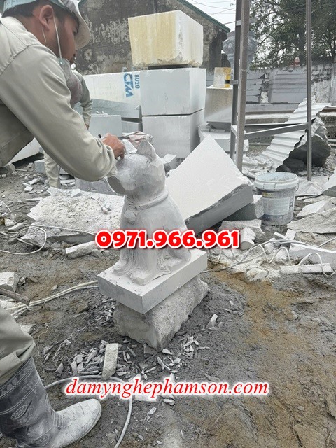 chó đá phong thủy trước nhà, chó đá trấn trạch lăng mộ nhà thờ, chó đá nguyên khối chạm điêu khắc, tượng chó đá cổ trước chùa từ đường miếu,  ngoài chùa, cửa đình, nhà thờ dòng họ gia đình, linh thiêng, được điêu khắc tinh sảo, bằng đá xanh ninh bình, đá thanh hóa, đá trắng, đá vàng, đá thạch anh, đá granite, theo yêu cầu của khách hàng