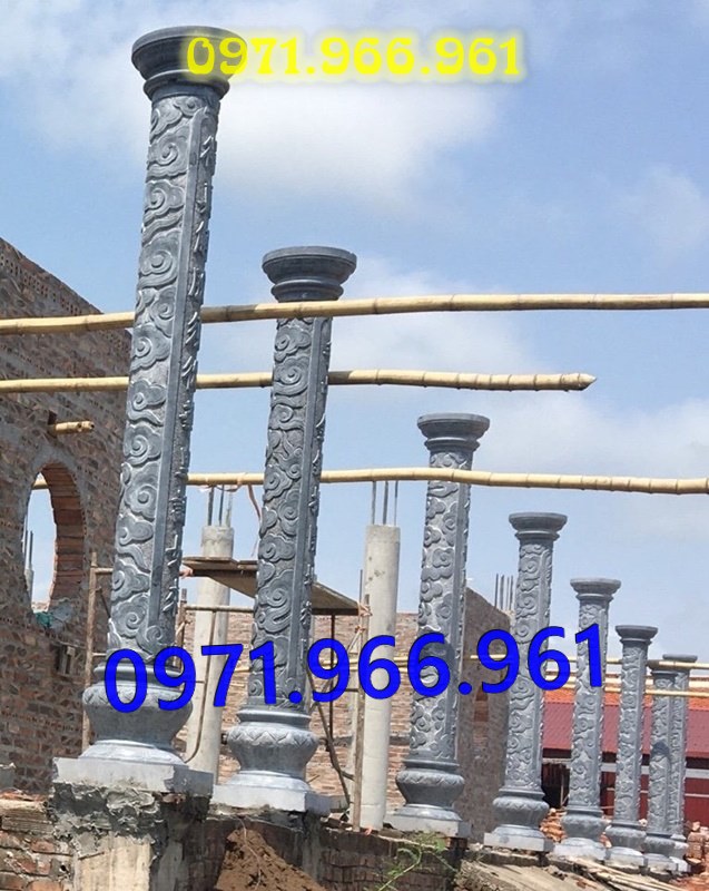 mẫu cột đá tự nhiên nguyên khối trước hiên nhà gia đình, nhà thờ, cột đá xanh đen phong thủy trước nhà thờ dòng họ, cột đá nhà gỗ chạm khắc hoa văn tinh sảo, cột đá đồng trụ, sân vườn, cột đá đình chùa bền vững cho khách hàng