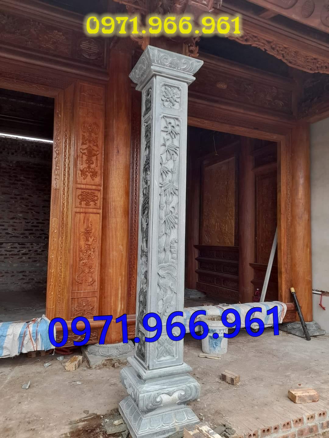mẫu cột đá tự nhiên nguyên khối trước hiên nhà gia đình, nhà thờ, cột đá xanh đen phong thủy trước nhà thờ dòng họ, cột đá nhà gỗ chạm khắc hoa văn tinh sảo, cột đá đồng trụ, sân vườn, cột đá đình chùa bền vững cho khách hàng
