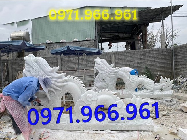 mẫu tượng rồng đá nguyên khối phong thủy trước nhà thờ họ, gia đình,  rồng đá xanh ninh bình được điêu khắc thủ công trước cổng, rồng đá phong thủy trước sân vườn, khu tâm linh, rồng đá tự nhiên trước cổng khu lăng mộ, và những nơi trang nghiêm 