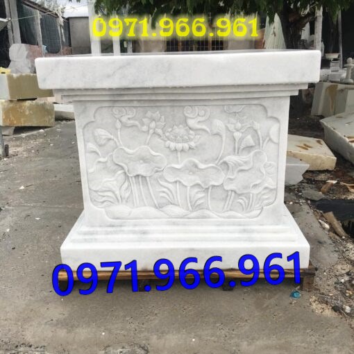 bàn thờ lễ bằng đá tự nhiên nguyên khối ngoài trời chuẩn phong thủy đẹp, bàn thờ lễ được đặt trước tượng phật quan âm hay quan thần linh, bàn lễ đá xanh ninh bình được điêu khắc hoa văn tinh sảo theo yêu cầu khách hàng, bàn lễ bằng đá cao cấp cho nhà thờ họ hay gia đình, bàn lễ trong khu lăng mộ có kích thước chuẩn  phong thủy bền đẹp cho gia đình 