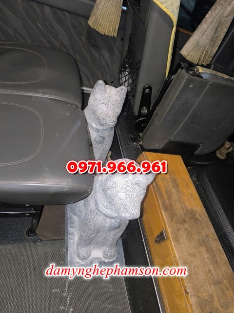 chó đá phong thủy trước nhà, chó đá trấn trạch lăng mộ nhà thờ, chó đá nguyên khối chạm điêu khắc, tượng chó đá cổ trước chùa từ đường miếu,  ngoài chùa, cửa đình, nhà thờ dòng họ gia đình, linh thiêng, được điêu khắc tinh sảo, bằng đá xanh ninh bình, đá thanh hóa, đá trắng, đá vàng, đá thạch anh, đá granite, theo yêu cầu của khách hàng