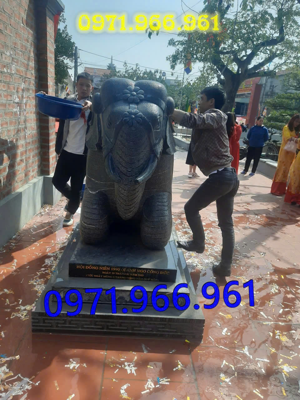voi bằng đá tự nhiên nguyên khối canh cổng phong thủy trước nhà, voi đá sân vườn, trang trí khu biệt thự, voi đá nhà thờ họ, trấn trạch khu lăng mộ, voi đá phong thủy mang tài lộc, thịnh vượng, bình an, voi đá đặt trước cửa công ty, trang trí trong các công trình tâm linh