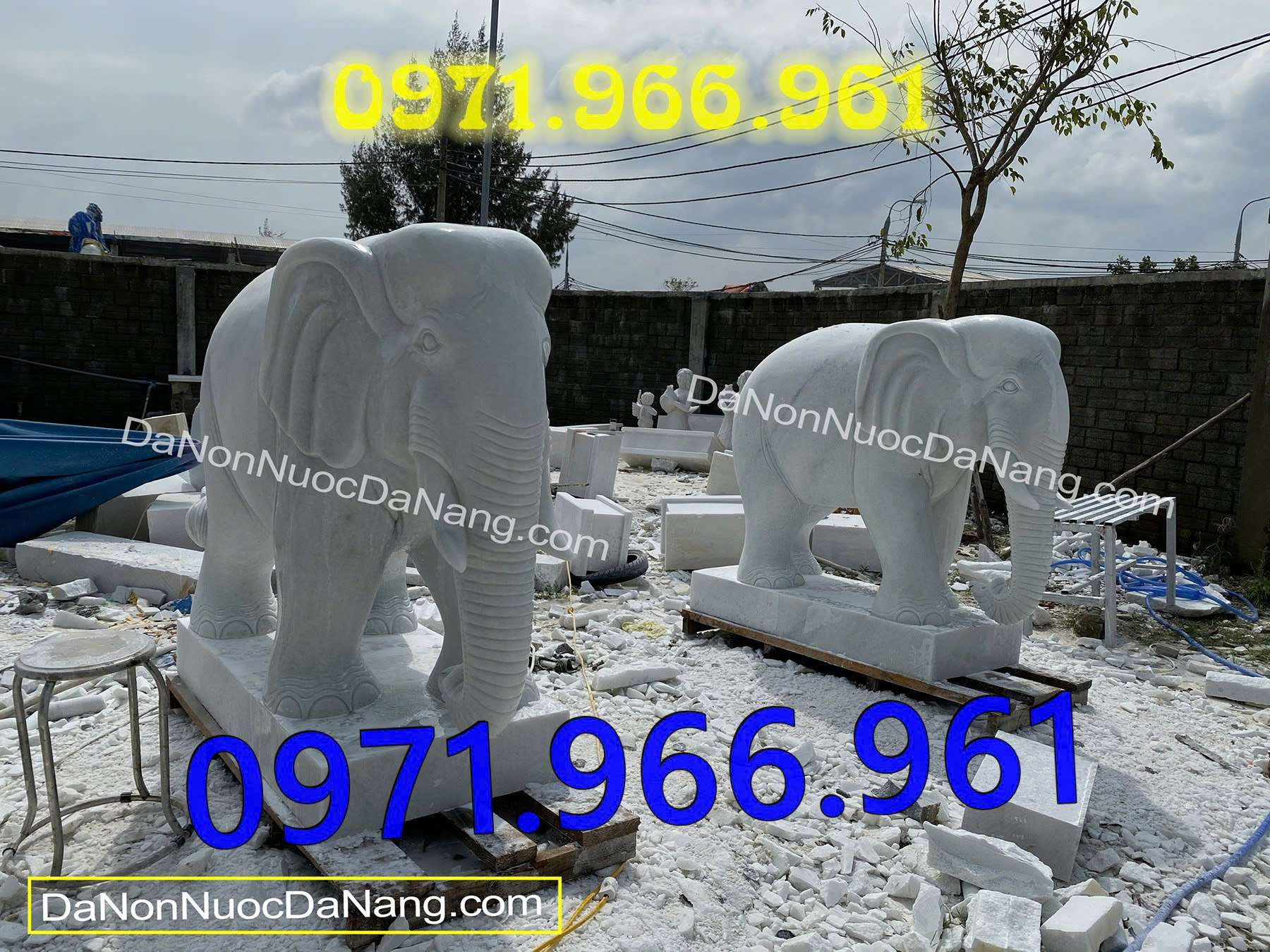 voi bằng đá tự nhiên nguyên khối canh cổng phong thủy trước nhà, voi đá sân vườn, trang trí khu biệt thự, voi đá nhà thờ họ, trấn trạch khu lăng mộ, voi đá phong thủy mang tài lộc, thịnh vượng, bình an, voi đá đặt trước cửa công ty, trang trí trong các công trình tâm linh