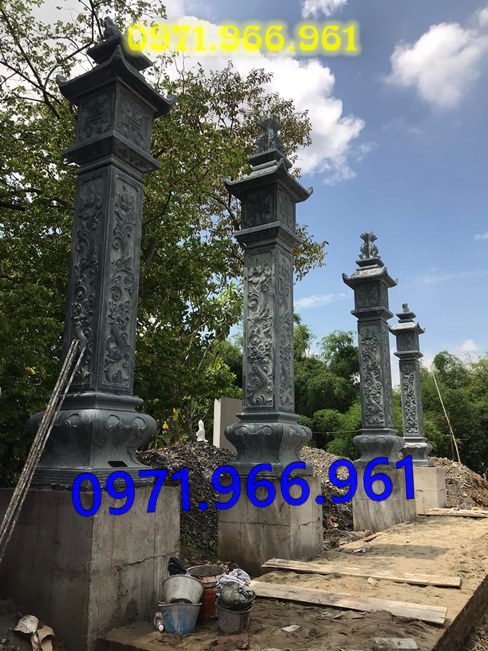 mẫu cột đá tự nhiên nguyên khối trước hiên nhà gia đình, nhà thờ, cột đá xanh đen phong thủy trước nhà thờ dòng họ, cột đá nhà gỗ chạm khắc hoa văn tinh sảo, cột đá đồng trụ, sân vườn, cột đá đình chùa bền vững cho khách hàng