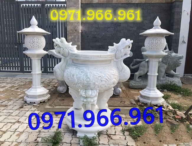 lư đỉnh bằng đá tự nhiên nguyên khối cao cấp ngoài trời bền đẹp, lư đỉnh đá phong thủy chuẩn tâm linh trước nhà thờ họ hay từ đường, lư đỉnh đá thờ cúng tâm linh khu lăng mộ, lư đỉnh đá xanh trước cổng tam quan hay khu tưởng niệm, thiết kế lư đỉnh đá cao cấp theo yêu cầu khách hàng 