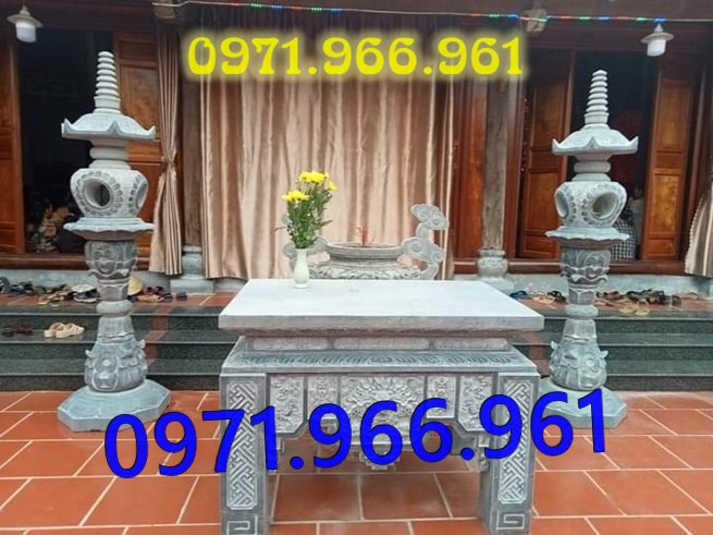 bàn thờ lễ bằng đá tự nhiên nguyên khối ngoài trời chuẩn phong thủy đẹp, bàn thờ lễ được đặt trước tượng phật quan âm hay quan thần linh, bàn lễ đá xanh ninh bình được điêu khắc hoa văn tinh sảo theo yêu cầu khách hàng, bàn lễ bằng đá cao cấp cho nhà thờ họ hay gia đình, bàn lễ trong khu lăng mộ có kích thước chuẩn  phong thủy bền đẹp cho gia đình 
