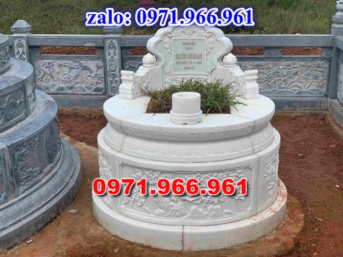 mẫu mộ tròn bằng đá nguyên khối cao cấp cho phần mộ tổ tiên, mộ tròn bằng đá xanh rêu được ưu chuộng nhất hiện nay cho phần mộ gia đình, mộ tròn bằng đá cao cấp chạm khắc hoa văn tinh xảo theo yêu cầu, mộ tròn bằng đá đẹp chuẩn kích thước phong thủy cho ông bà,cha mẹ cao cấp