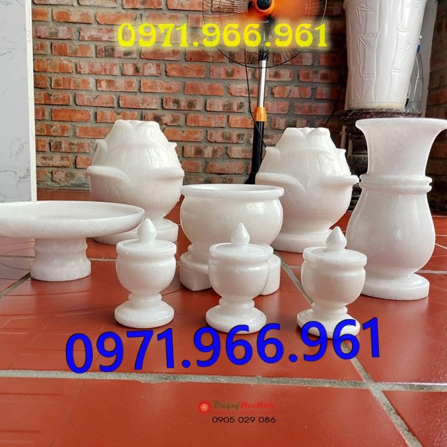 mẫu bát hương lọ hoa đá đẹp cho từ đường nhà thờ họ, bát hương lọ hoa đá tự nhiên nguyên khối cho khu lăng mộ chuẩn phong thủy, bát hương lọ hoa trang trí bàn thờ được chạm khắc hoa văn tinh xảo, mẫu bát hương lọ hoa thờ cúng gia tiên, thần linh, ngoài trời bền đẹp theo thời gian, lọ hoa bát hương đẹp giá rẻ theo yêu cầu của khách hàng 