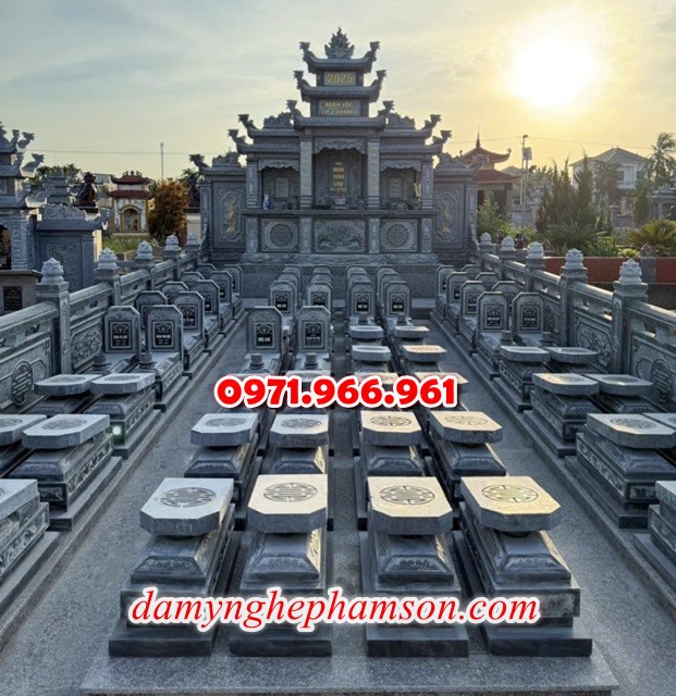 mẫu nghĩa trang nhà mồ cho khu lăng mộ dòng họ, gia đình bằng đá xanh rêu, xanh đen đẹp nhất hiện nay, khu nghĩa trang bằng đá tự nhiên nguyên khối chất lượng cao, khu nghĩa trang nhà mồ đá phong thủy chuẩn tâm linh được chạm khắc hoa văn tinh xảo theo yêu cầu khách hàng