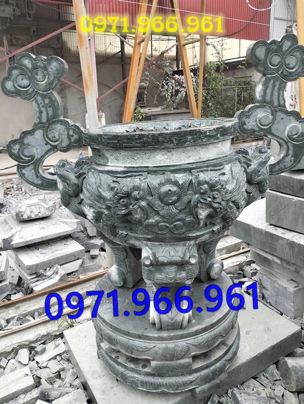 lư đỉnh bằng đá tự nhiên nguyên khối cao cấp ngoài trời bền đẹp, lư đỉnh đá phong thủy chuẩn tâm linh trước nhà thờ họ hay từ đường, lư đỉnh đá thờ cúng tâm linh khu lăng mộ, lư đỉnh đá xanh trước cổng tam quan hay khu tưởng niệm, thiết kế lư đỉnh đá cao cấp theo yêu cầu khách hàng 