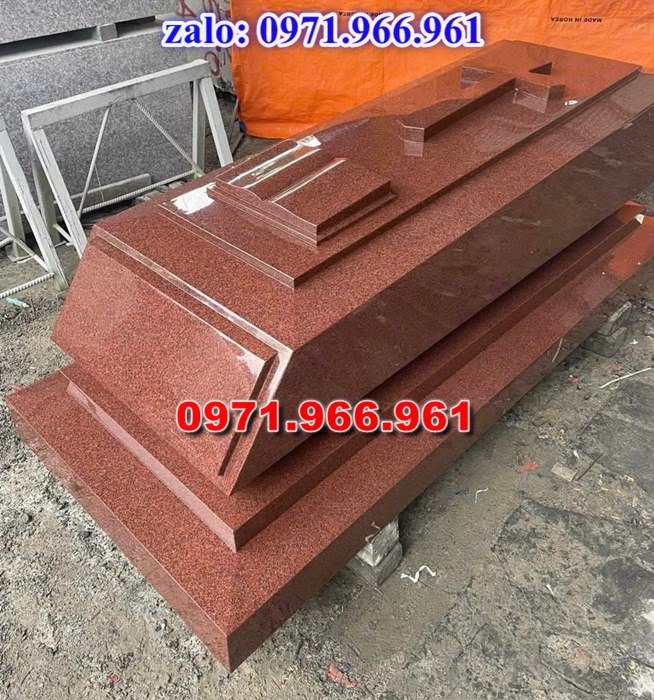 mẫu mộ công giáo nguyên khối sang trọng bằng đá xanh rêu cao cấp, mộ công giáo chuẩn phong cách thiên chúa giáo cho ông bà, cha mẹ đẹp bền vững theo thời gian, mẫu mộ công giáo bằng đá chất lượng cao, giá rẻ phù hợp cho gia đình, mẫu mộ công giáo được điêu khắc chạm chổ hoa văn tinh xảo theo yêu cầu khách hàng
