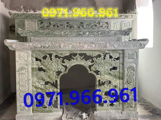bàn thờ lễ bằng đá tự nhiên nguyên khối ngoài trời chuẩn phong thủy đẹp, bàn thờ lễ được đặt trước tượng phật quan âm hay quan thần linh, bàn lễ đá xanh ninh bình được điêu khắc hoa văn tinh sảo theo yêu cầu khách hàng, bàn lễ bằng đá cao cấp cho nhà thờ họ hay gia đình, bàn lễ trong khu lăng mộ có kích thước chuẩn  phong thủy bền đẹp cho gia đình 