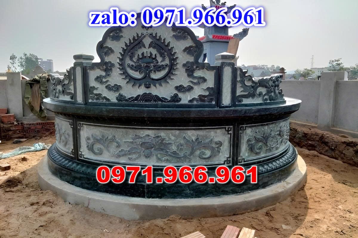 mẫu mộ tròn bằng đá nguyên khối cao cấp cho phần mộ tổ tiên, mộ tròn bằng đá xanh rêu được ưu chuộng nhất hiện nay cho phần mộ gia đình, mộ tròn bằng đá cao cấp chạm khắc hoa văn tinh xảo theo yêu cầu, mộ tròn bằng đá đẹp chuẩn kích thước phong thủy cho ông bà,cha mẹ cao cấp