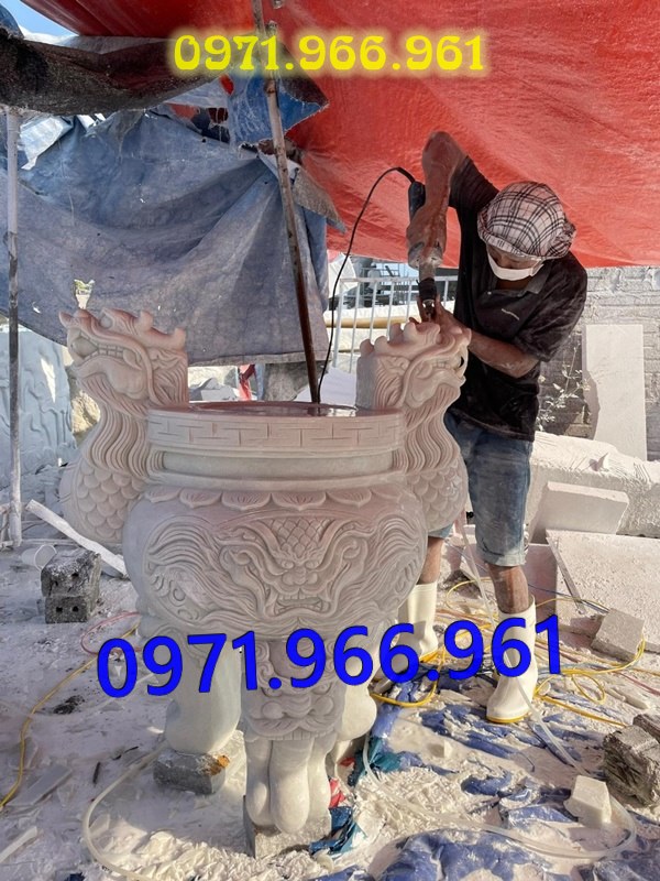 lư đỉnh bằng đá tự nhiên nguyên khối cao cấp ngoài trời bền đẹp, lư đỉnh đá phong thủy chuẩn tâm linh trước nhà thờ họ hay từ đường, lư đỉnh đá thờ cúng tâm linh khu lăng mộ, lư đỉnh đá xanh trước cổng tam quan hay khu tưởng niệm, thiết kế lư đỉnh đá cao cấp theo yêu cầu khách hàng 