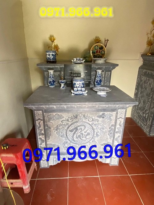 bàn thờ lễ bằng đá tự nhiên nguyên khối ngoài trời chuẩn phong thủy đẹp, bàn thờ lễ được đặt trước tượng phật quan âm hay quan thần linh, bàn lễ đá xanh ninh bình được điêu khắc hoa văn tinh sảo theo yêu cầu khách hàng, bàn lễ bằng đá cao cấp cho nhà thờ họ hay gia đình, bàn lễ trong khu lăng mộ có kích thước chuẩn  phong thủy bền đẹp cho gia đình 