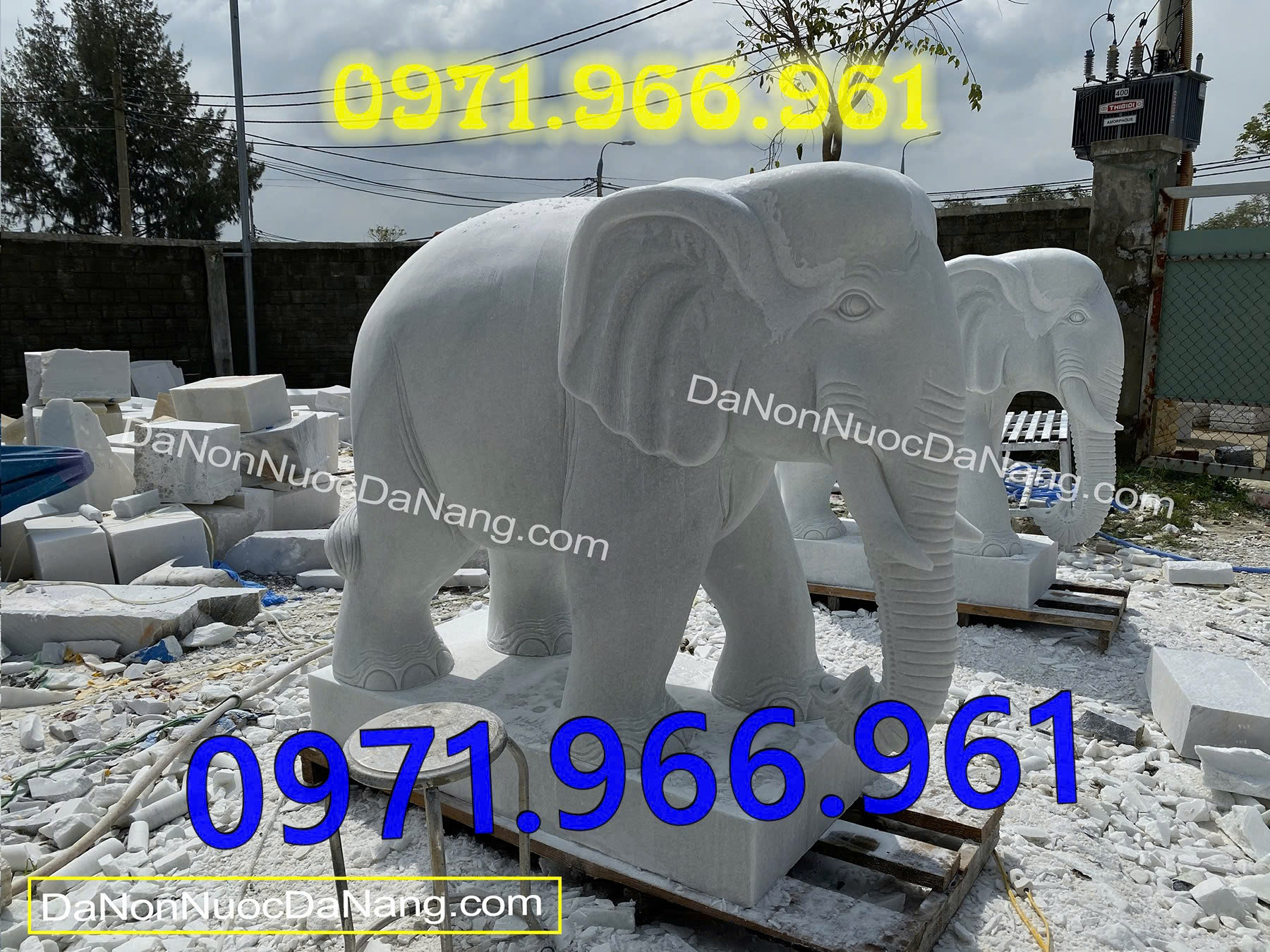 voi bằng đá tự nhiên nguyên khối canh cổng phong thủy trước nhà, voi đá sân vườn, trang trí khu biệt thự, voi đá nhà thờ họ, trấn trạch khu lăng mộ, voi đá phong thủy mang tài lộc, thịnh vượng, bình an, voi đá đặt trước cửa công ty, trang trí trong các công trình tâm linh