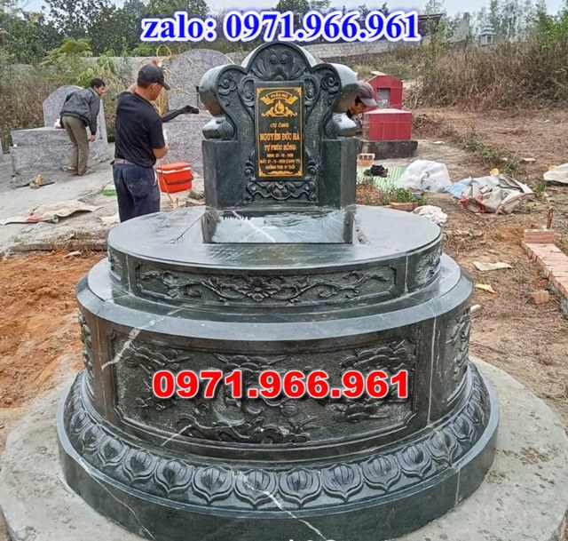 mẫu mộ tròn bằng đá nguyên khối cao cấp cho phần mộ tổ tiên, mộ tròn bằng đá xanh rêu được ưu chuộng nhất hiện nay cho phần mộ gia đình, mộ tròn bằng đá cao cấp chạm khắc hoa văn tinh xảo theo yêu cầu, mộ tròn bằng đá đẹp chuẩn kích thước phong thủy cho ông bà,cha mẹ cao cấp