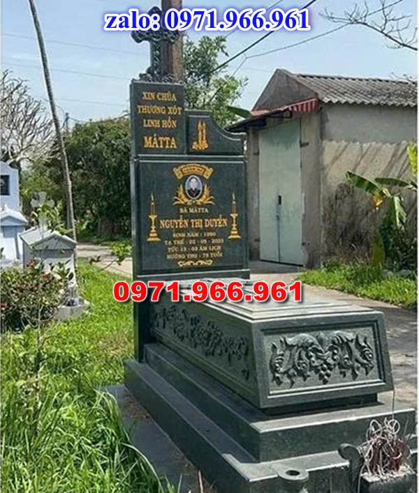 mẫu mộ công giáo nguyên khối sang trọng bằng đá xanh rêu cao cấp, mộ công giáo chuẩn phong cách thiên chúa giáo cho ông bà, cha mẹ đẹp bền vững theo thời gian, mẫu mộ công giáo bằng đá chất lượng cao, giá rẻ phù hợp cho gia đình, mẫu mộ công giáo được điêu khắc chạm chổ hoa văn tinh xảo theo yêu cầu khách hàng