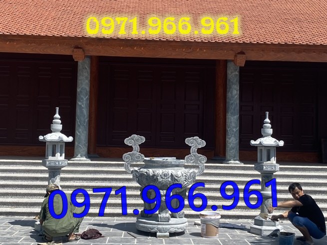 lư đỉnh bằng đá tự nhiên nguyên khối cao cấp ngoài trời bền đẹp, lư đỉnh đá phong thủy chuẩn tâm linh trước nhà thờ họ hay từ đường, lư đỉnh đá thờ cúng tâm linh khu lăng mộ, lư đỉnh đá xanh trước cổng tam quan hay khu tưởng niệm, thiết kế lư đỉnh đá cao cấp theo yêu cầu khách hàng