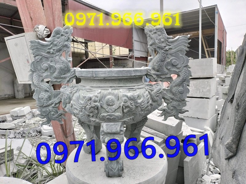 lư đỉnh bằng đá tự nhiên nguyên khối cao cấp ngoài trời bền đẹp, lư đỉnh đá phong thủy chuẩn tâm linh trước nhà thờ họ hay từ đường, lư đỉnh đá thờ cúng tâm linh khu lăng mộ, lư đỉnh đá xanh trước cổng tam quan hay khu tưởng niệm, thiết kế lư đỉnh đá cao cấp theo yêu cầu khách hàng 