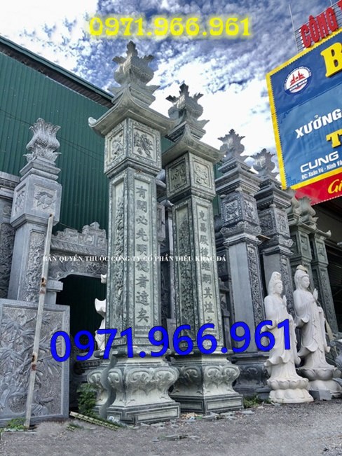mẫu cột đá tự nhiên nguyên khối trước hiên nhà gia đình, nhà thờ, cột đá xanh đen phong thủy trước nhà thờ dòng họ, cột đá nhà gỗ chạm khắc hoa văn tinh sảo, cột đá đồng trụ, sân vườn, cột đá đình chùa bền vững cho khách hàng