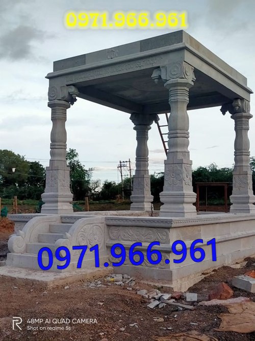 mẫu cột đá tự nhiên nguyên khối trước hiên nhà gia đình, nhà thờ, cột đá xanh đen phong thủy trước nhà thờ dòng họ, cột đá nhà gỗ chạm khắc hoa văn tinh sảo, cột đá đồng trụ, sân vườn, cột đá đình chùa bền vững cho khách hàng