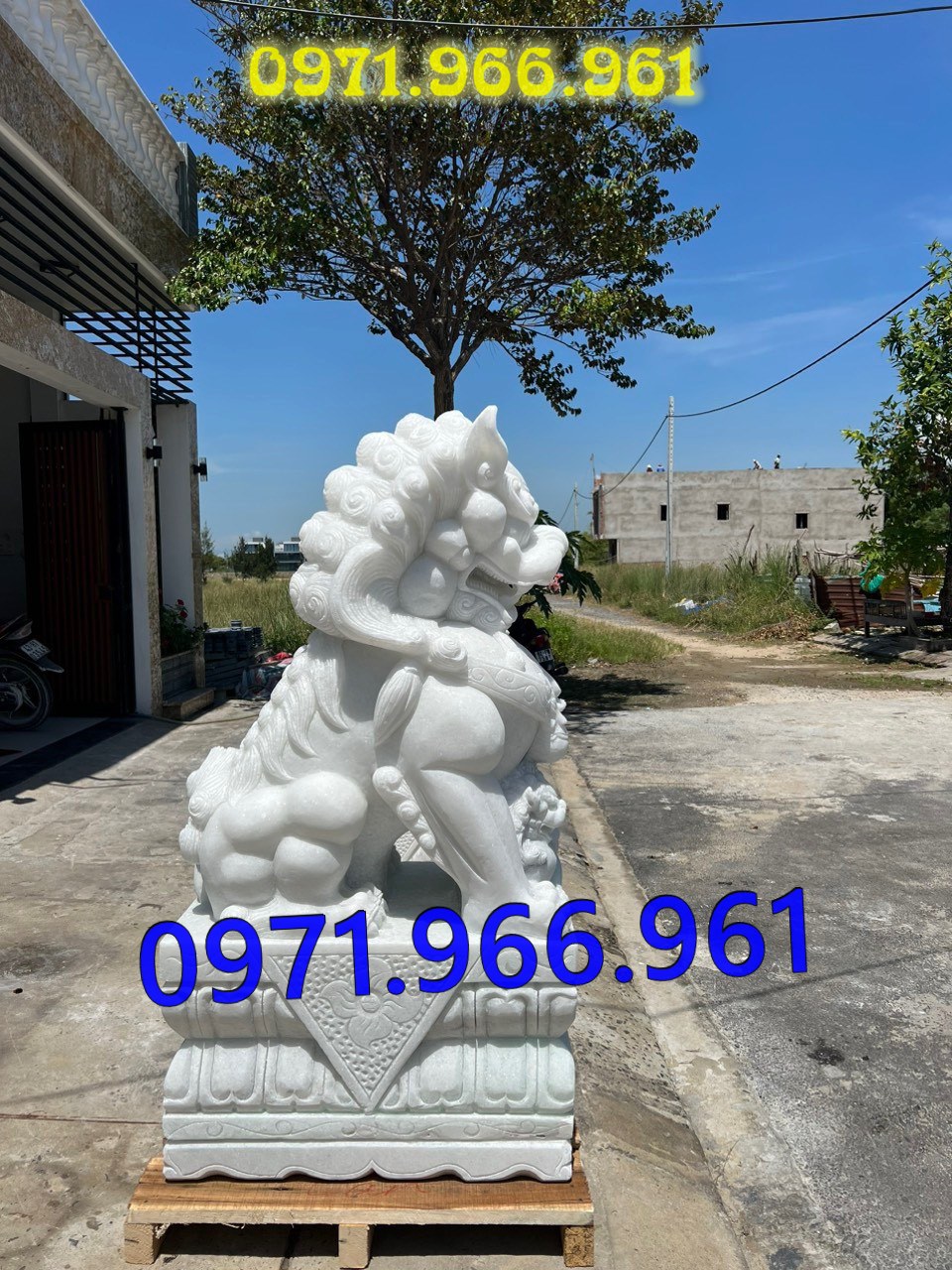 mẫu kỳ lân đá phong thủy canh cổng, kỳ lân đá tự nhiên nguyên khối trấn yểm trước nhà, kỳ lân đá cẩm thạch trước nhà thờ họ, kỳ lân đá biệt thự mang lại tài lộc may mắn cho gia chủ, kỳ lân đá được điêu khắc chạm trổ tinh sảo theo nhu cầu khách hàng