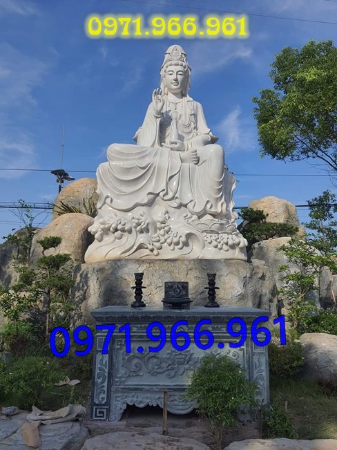 bàn thờ lễ bằng đá tự nhiên nguyên khối ngoài trời chuẩn phong thủy đẹp, bàn thờ lễ được đặt trước tượng phật quan âm hay quan thần linh, bàn lễ đá xanh ninh bình được điêu khắc hoa văn tinh sảo theo yêu cầu khách hàng, bàn lễ bằng đá cao cấp cho nhà thờ họ hay gia đình, bàn lễ trong khu lăng mộ có kích thước chuẩn  phong thủy bền đẹp cho gia đình 