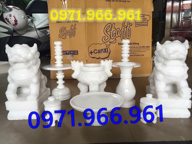 mẫu bát hương lọ hoa đá đẹp cho từ đường nhà thờ họ, bát hương lọ hoa đá tự nhiên nguyên khối cho khu lăng mộ chuẩn phong thủy, bát hương lọ hoa trang trí bàn thờ được chạm khắc hoa văn tinh xảo, mẫu bát hương lọ hoa thờ cúng gia tiên, thần linh, ngoài trời bền đẹp theo thời gian, lọ hoa bát hương đẹp giá rẻ theo yêu cầu của khách hàng