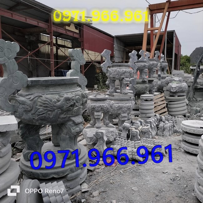 lư đỉnh bằng đá tự nhiên nguyên khối cao cấp ngoài trời bền đẹp, lư đỉnh đá phong thủy chuẩn tâm linh trước nhà thờ họ hay từ đường, lư đỉnh đá thờ cúng tâm linh khu lăng mộ, lư đỉnh đá xanh trước cổng tam quan hay khu tưởng niệm, thiết kế lư đỉnh đá cao cấp theo yêu cầu khách hàng 