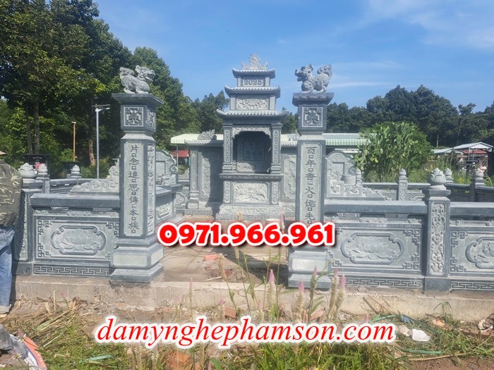mẫu nghĩa trang nhà mồ cho khu lăng mộ dòng họ, gia đình bằng đá xanh rêu, xanh đen đẹp nhất hiện nay, khu nghĩa trang bằng đá tự nhiên nguyên khối chất lượng cao, khu nghĩa trang nhà mồ đá phong thủy chuẩn tâm linh được chạm khắc hoa văn tinh xảo theo yêu cầu khách hàng