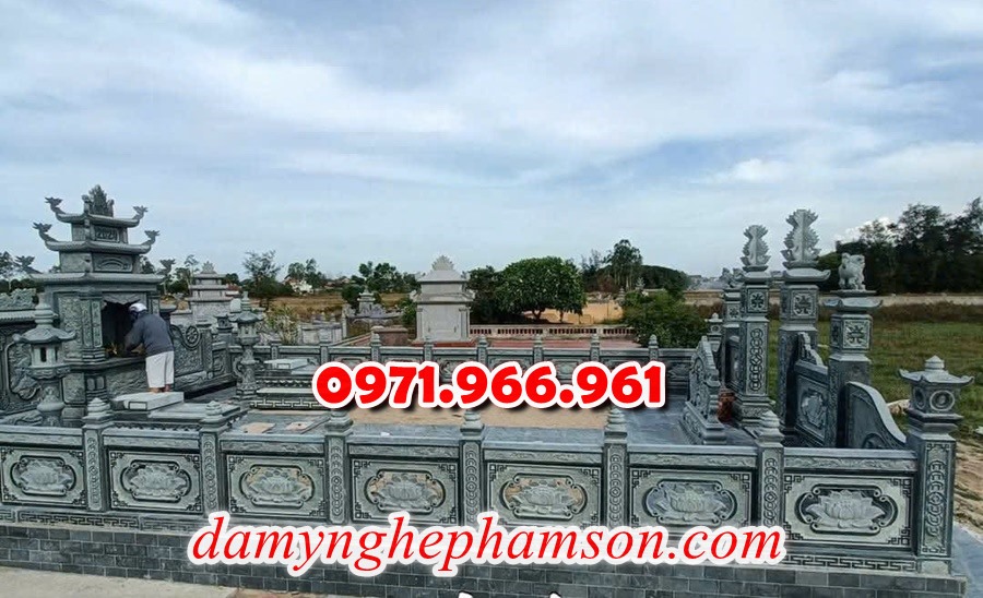 mẫu nghĩa trang nhà mồ cho khu lăng mộ dòng họ, gia đình bằng đá xanh rêu, xanh đen đẹp nhất hiện nay, khu nghĩa trang bằng đá tự nhiên nguyên khối chất lượng cao, khu nghĩa trang nhà mồ đá phong thủy chuẩn tâm linh được chạm khắc hoa văn tinh xảo theo yêu cầu khách hàng