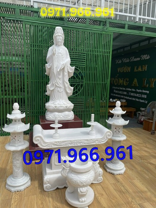 bàn thờ lễ bằng đá tự nhiên nguyên khối ngoài trời chuẩn phong thủy đẹp, bàn thờ lễ được đặt trước tượng phật quan âm hay quan thần linh, bàn lễ đá xanh ninh bình được điêu khắc hoa văn tinh sảo theo yêu cầu khách hàng, bàn lễ bằng đá cao cấp cho nhà thờ họ hay gia đình, bàn lễ trong khu lăng mộ có kích thước chuẩn phong thủy bền đẹp cho gia đình