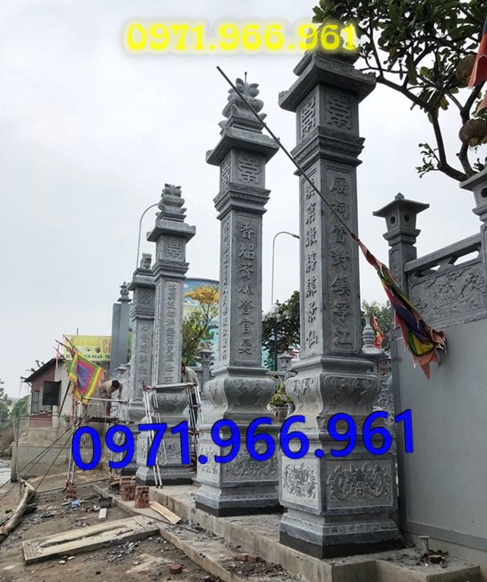 mẫu cột đá tự nhiên nguyên khối trước hiên nhà gia đình, nhà thờ, cột đá xanh đen phong thủy trước nhà thờ dòng họ, cột đá nhà gỗ chạm khắc hoa văn tinh sảo, cột đá đồng trụ, sân vườn, cột đá đình chùa bền vững cho khách hàng