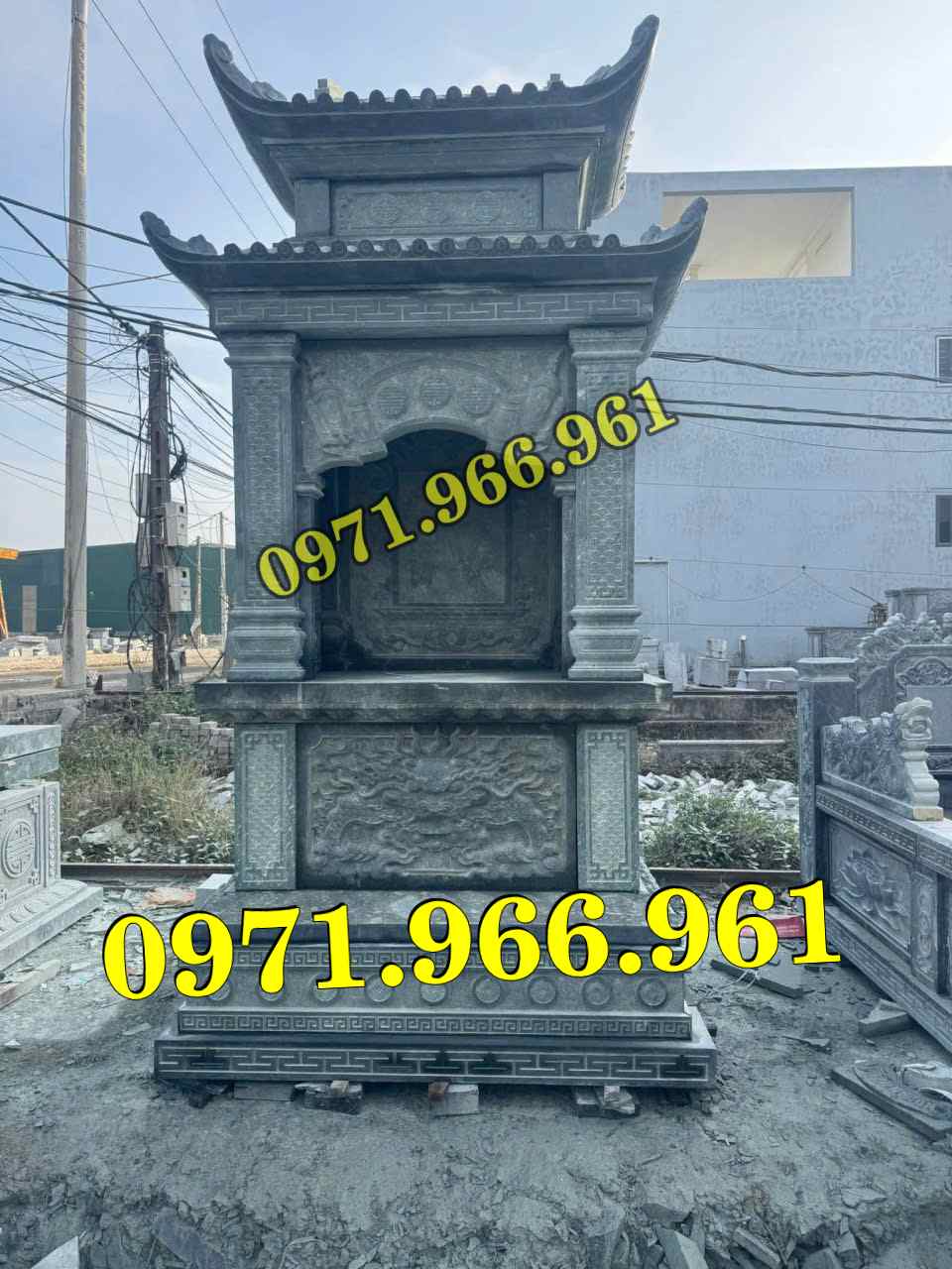 am thờ tro cốt bằng đá tự nhiên nguyên khối ngoài tời phong thủy cho gia đình, am thờ tro cốt đá xanh nhập khẩu cao cấp kích thước chuẩn, am thờ tro cốt bằng đá chạm khắc hoa văn đẹp, chất liệu đá theo yêu cầu của khách hàng