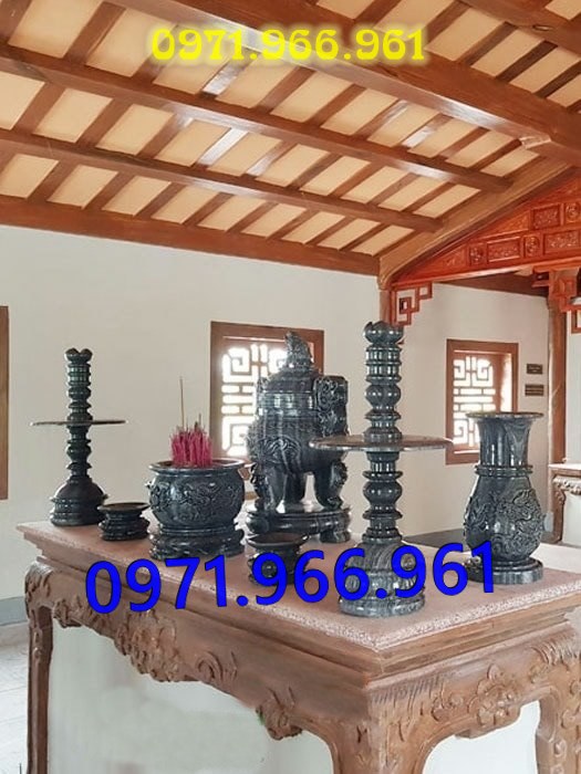 mẫu bát hương lọ hoa đá đẹp cho từ đường nhà thờ họ, bát hương lọ hoa đá tự nhiên nguyên khối cho khu lăng mộ chuẩn phong thủy, bát hương lọ hoa trang trí bàn thờ được chạm khắc hoa văn tinh xảo, mẫu bát hương lọ hoa thờ cúng gia tiên, thần linh, ngoài trời bền đẹp theo thời gian, lọ hoa bát hương đẹp giá rẻ theo yêu cầu của khách hàng 
