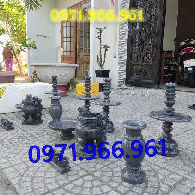 mẫu bát hương lọ hoa đá đẹp cho từ đường nhà thờ họ, bát hương lọ hoa đá tự nhiên nguyên khối cho khu lăng mộ chuẩn phong thủy, bát hương lọ hoa trang trí bàn thờ được chạm khắc hoa văn tinh xảo, mẫu bát hương lọ hoa thờ cúng gia tiên, thần linh, ngoài trời bền đẹp theo thời gian, lọ hoa bát hương đẹp giá rẻ theo yêu cầu của khách hàng 
