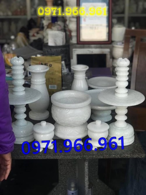mẫu bát hương lọ hoa đá đẹp cho từ đường nhà thờ họ, bát hương lọ hoa đá tự nhiên nguyên khối cho khu lăng mộ chuẩn phong thủy, bát hương lọ hoa trang trí bàn thờ được chạm khắc hoa văn tinh xảo, mẫu bát hương lọ hoa thờ cúng gia tiên, thần linh, ngoài trời bền đẹp theo thời gian, lọ hoa bát hương đẹp giá rẻ theo yêu cầu của khách hàng 